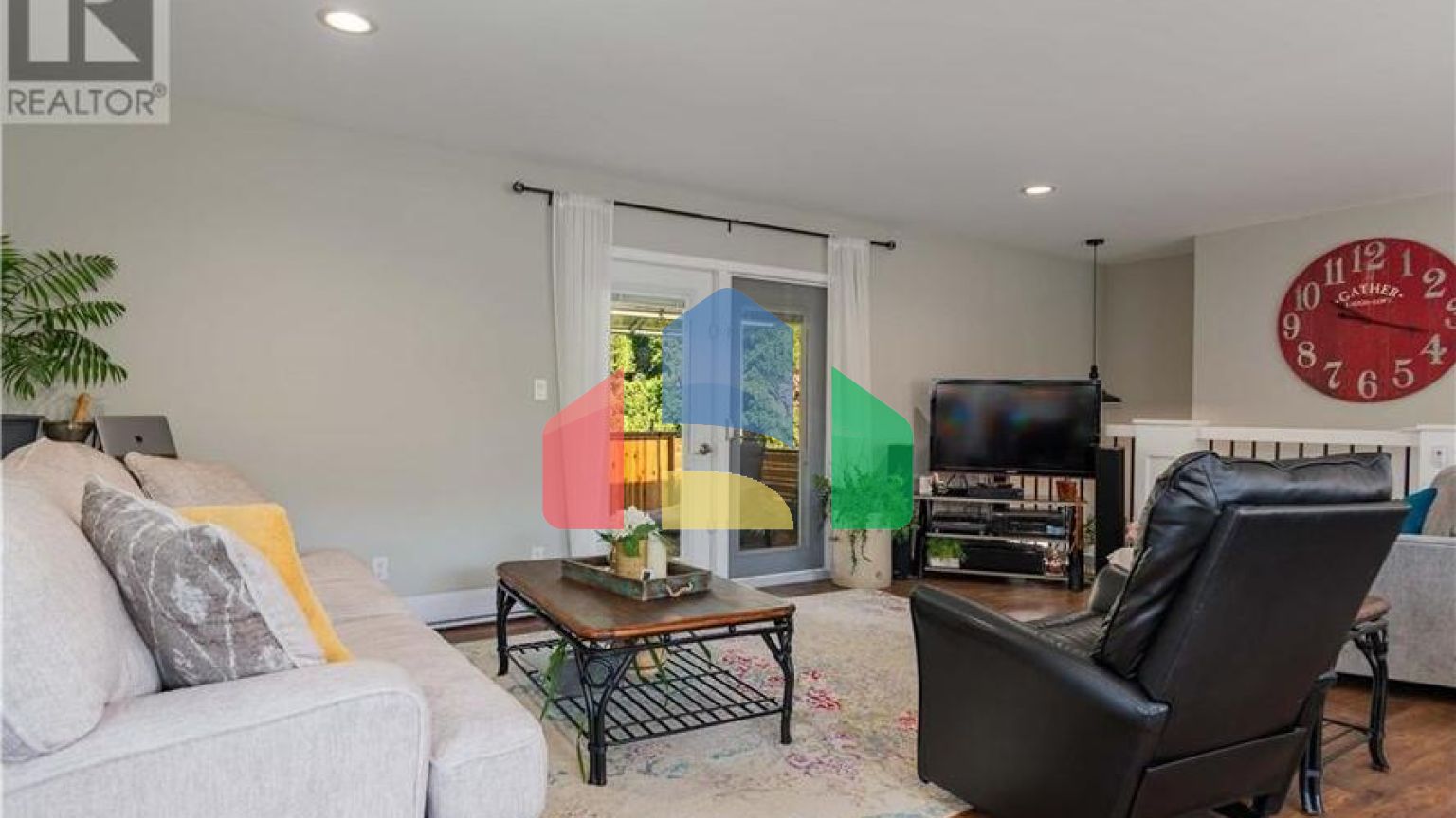 Residential - Single Family Home - Fruitvale, Canada - Canada