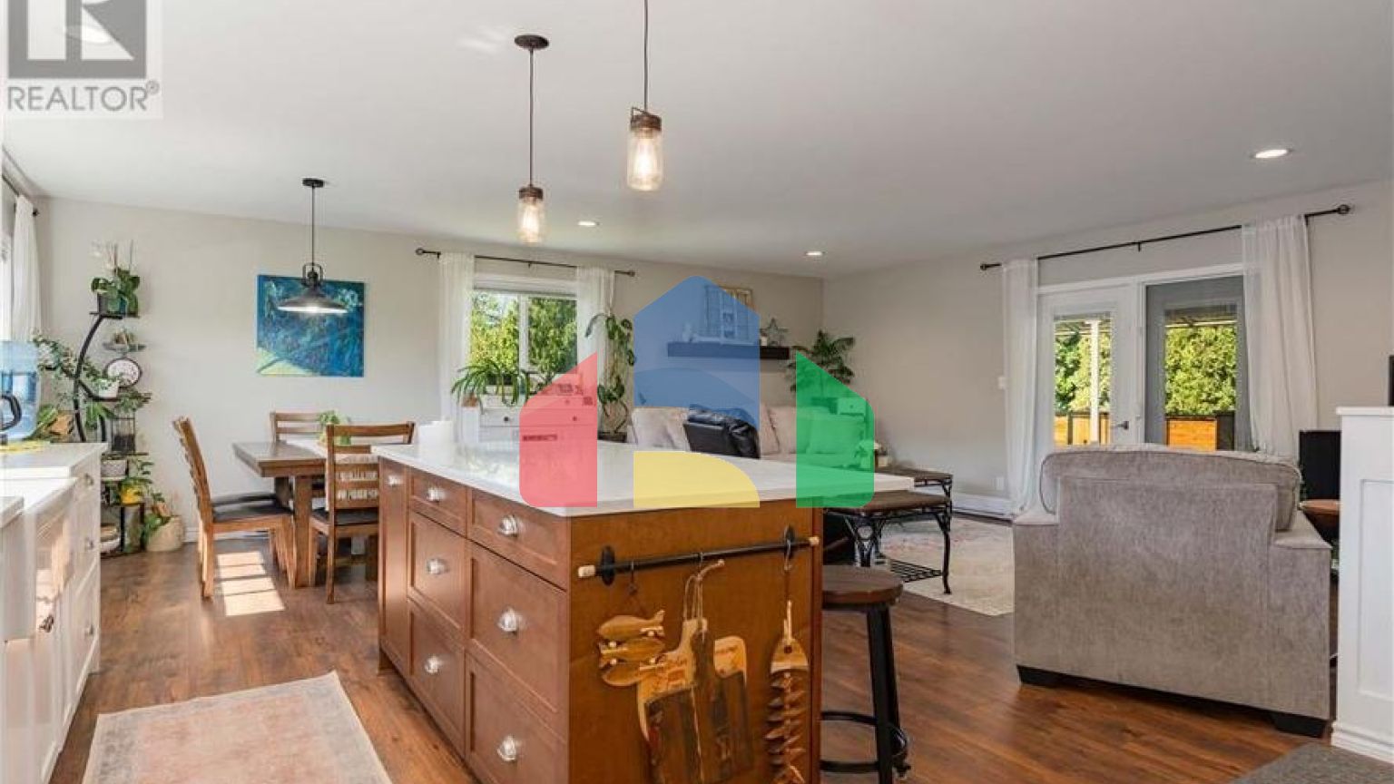 Residential - Single Family Home - Fruitvale, Canada - Canada