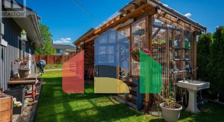 Residential - Single Family Home - Fruitvale, Canada - Canada