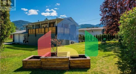 Residential - Single Family Home - Fruitvale, Canada - Canada