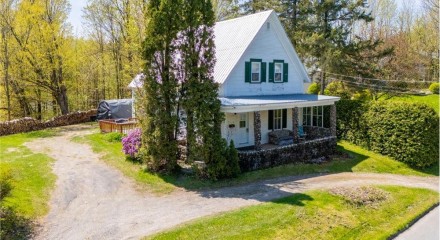 Residential - Two Level House - Coaticook, Canada - Canada