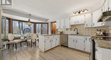 Residential - Single Family Home - Quinte West, Canada - Canada