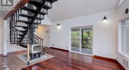 Residential - Single Family Home - Central Saanich, Canada - Canada