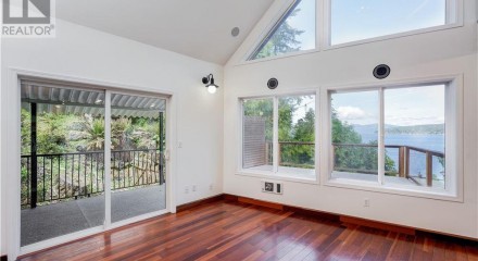 Residential - Single Family Home - Central Saanich, Canada - Canada