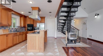 Residential - Single Family Home - Central Saanich, Canada - Canada