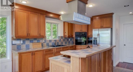 Residential - Single Family Home - Central Saanich, Canada - Canada