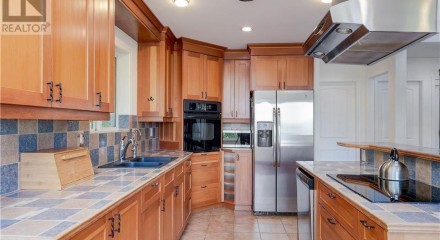 Residential - Single Family Home - Central Saanich, Canada - Canada