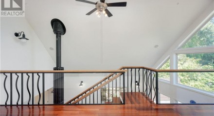 Residential - Single Family Home - Central Saanich, Canada - Canada