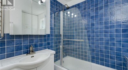 Residential - Single Family Home - Central Saanich, Canada - Canada