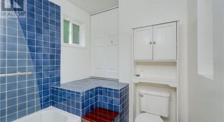 Residential - Single Family Home - Central Saanich, Canada - Canada