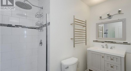 Residential - Single Family Home - Central Saanich, Canada - Canada