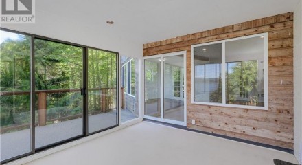 Residential - Single Family Home - Central Saanich, Canada - Canada