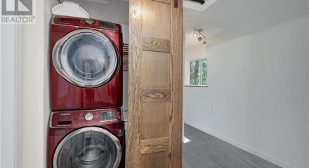 Residential - Single Family Home - Central Saanich, Canada - Canada