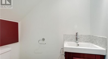 Residential - Single Family Home - Central Saanich, Canada - Canada