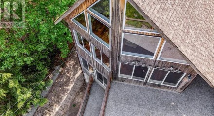 Residential - Single Family Home - Central Saanich, Canada - Canada