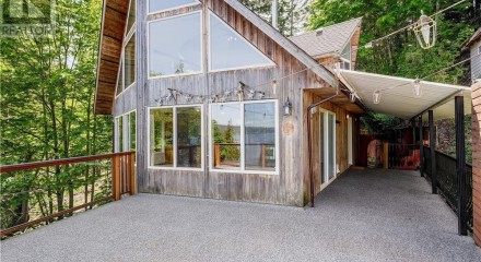 Residential - Single Family Home - Central Saanich, Canada - Canada