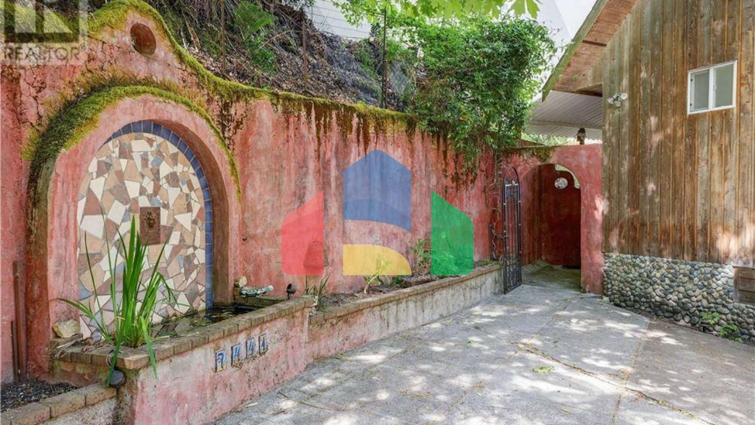 Residential - Single Family Home - Central Saanich, Canada - Canada