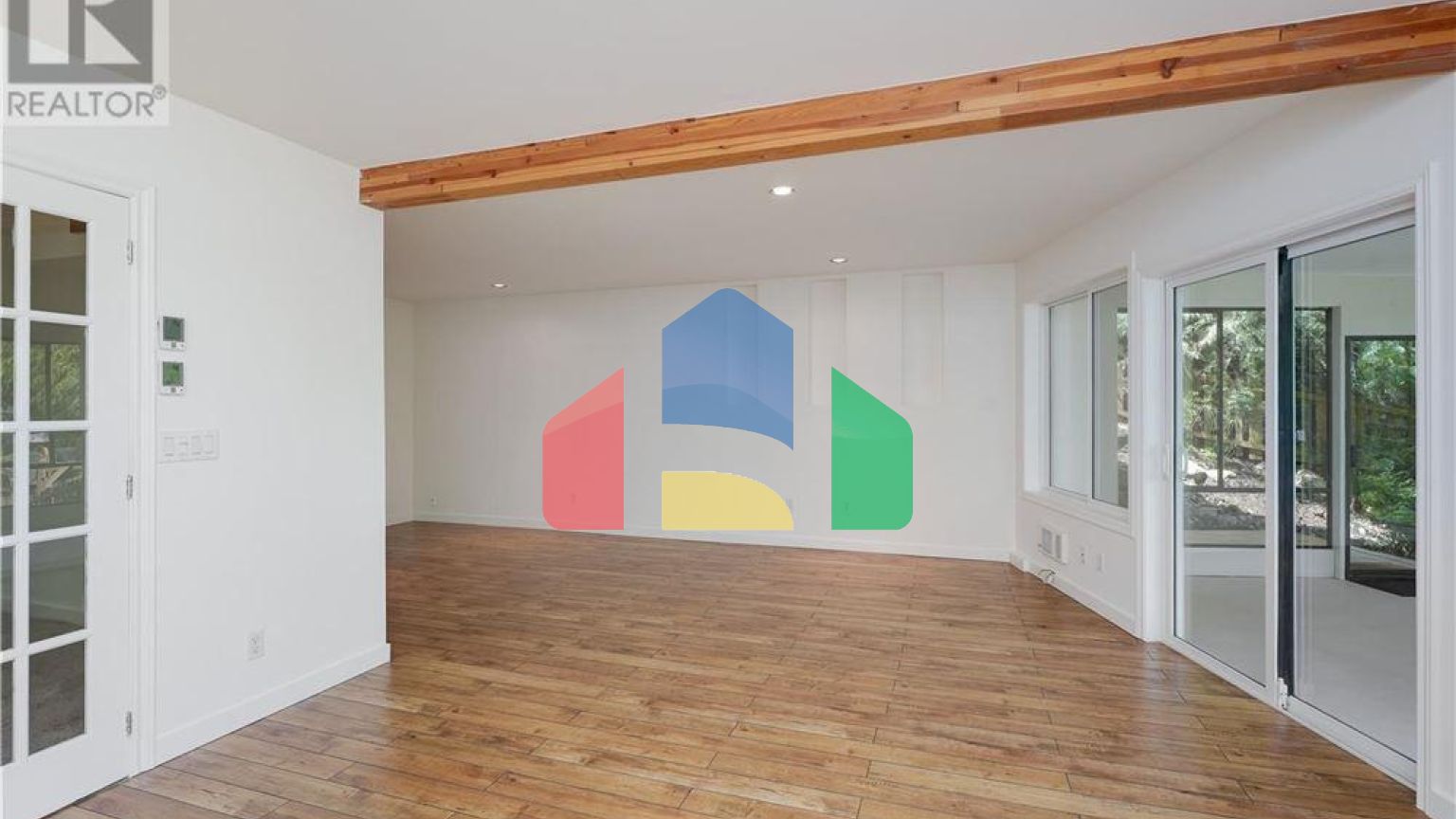 Residential - Single Family Home - Central Saanich, Canada - Canada