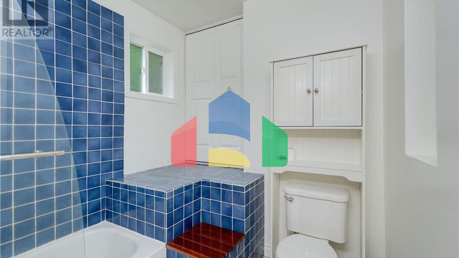 Residential - Single Family Home - Central Saanich, Canada - Canada