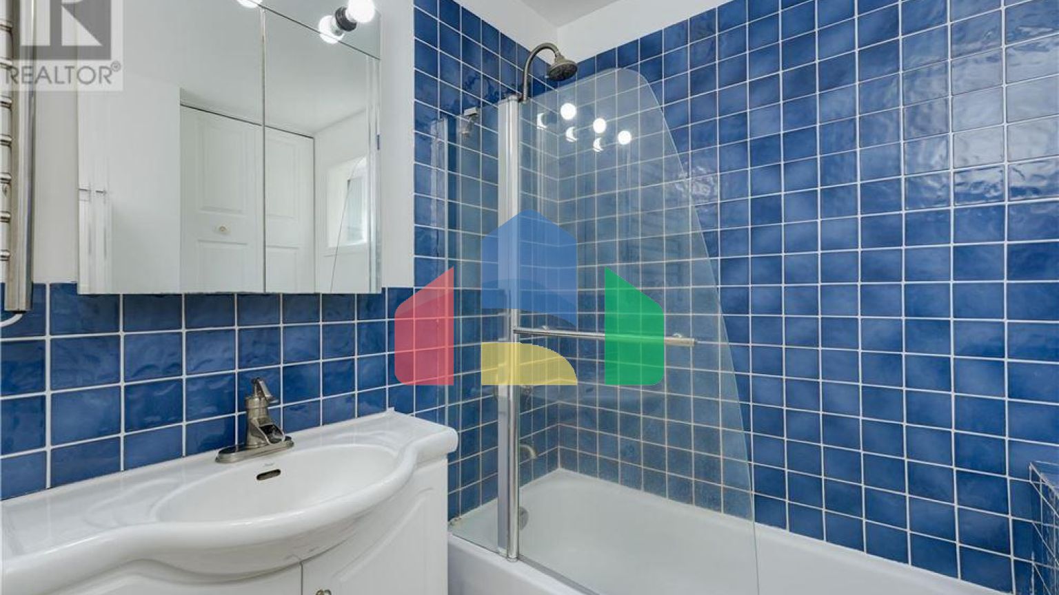 Residential - Single Family Home - Central Saanich, Canada - Canada