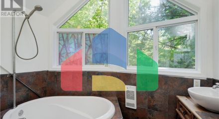 Residential - Single Family Home - Central Saanich, Canada - Canada