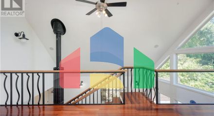 Residential - Single Family Home - Central Saanich, Canada - Canada