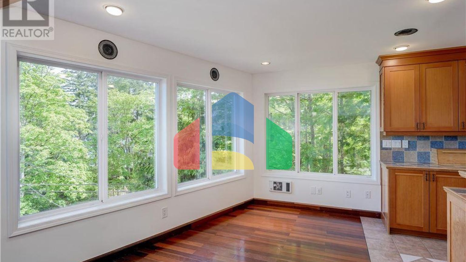 Residential - Single Family Home - Central Saanich, Canada - Canada