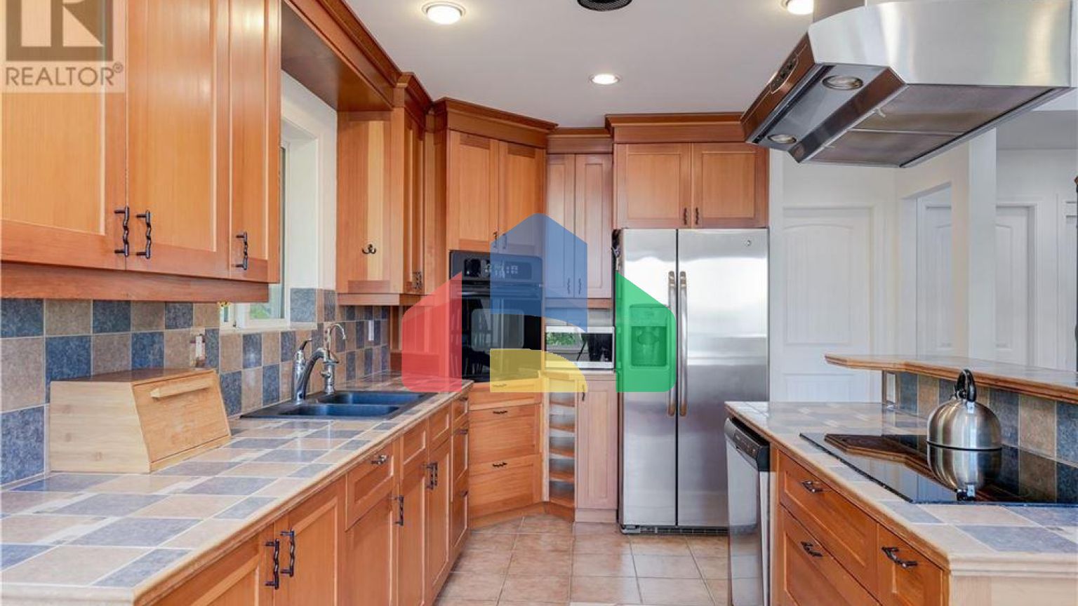 Residential - Single Family Home - Central Saanich, Canada - Canada