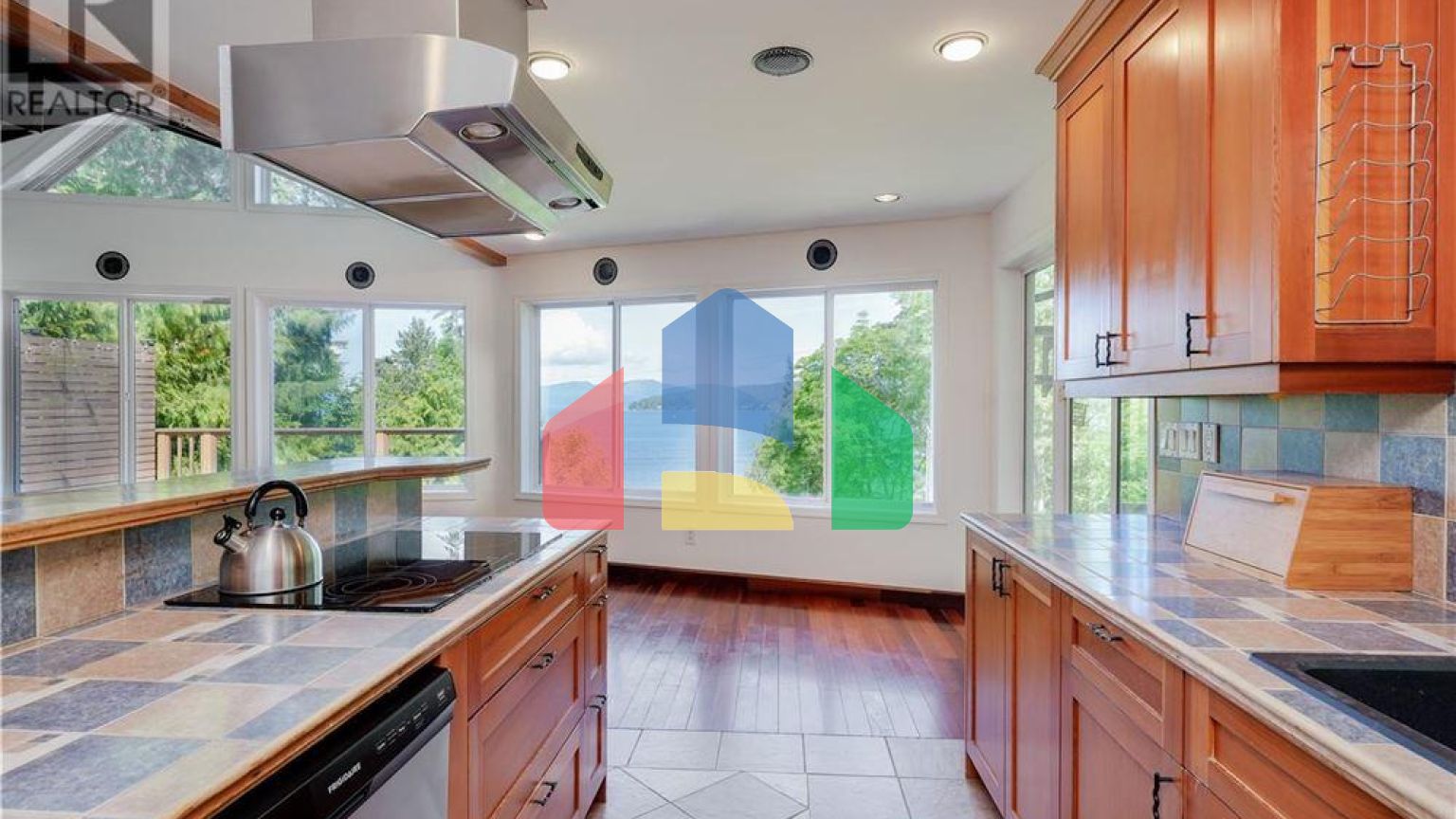 Residential - Single Family Home - Central Saanich, Canada - Canada