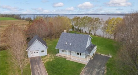 Residential - Two Level House - Sainte-Croix, Canada - Canada