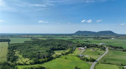 Residential - Two Level House - Marieville, Canada - Canada