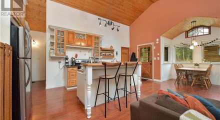 Residential - Single Family Home - Qualicum Beach, Canada - Canada