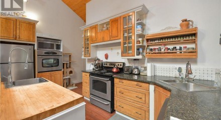 Residential - Single Family Home - Qualicum Beach, Canada - Canada