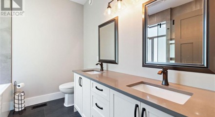 Residential - Single Family Home - Qualicum Beach, Canada - Canada