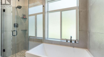 Residential - Single Family Home - Qualicum Beach, Canada - Canada