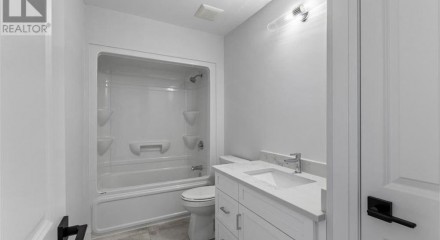 Residential - Single Family Home - Chatham, Canada - Canada