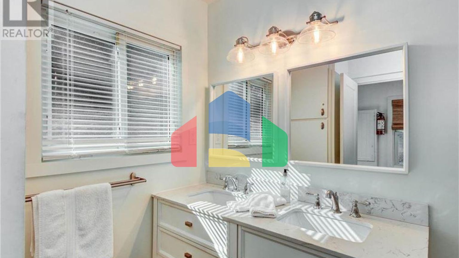 Residential - Single Family Home - Lakefield, Canada - Canada