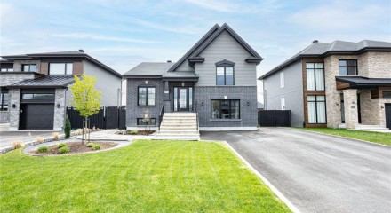 Residential - Duplex - Sainte-Marthe-sur-le-Lac, Canada - Canada