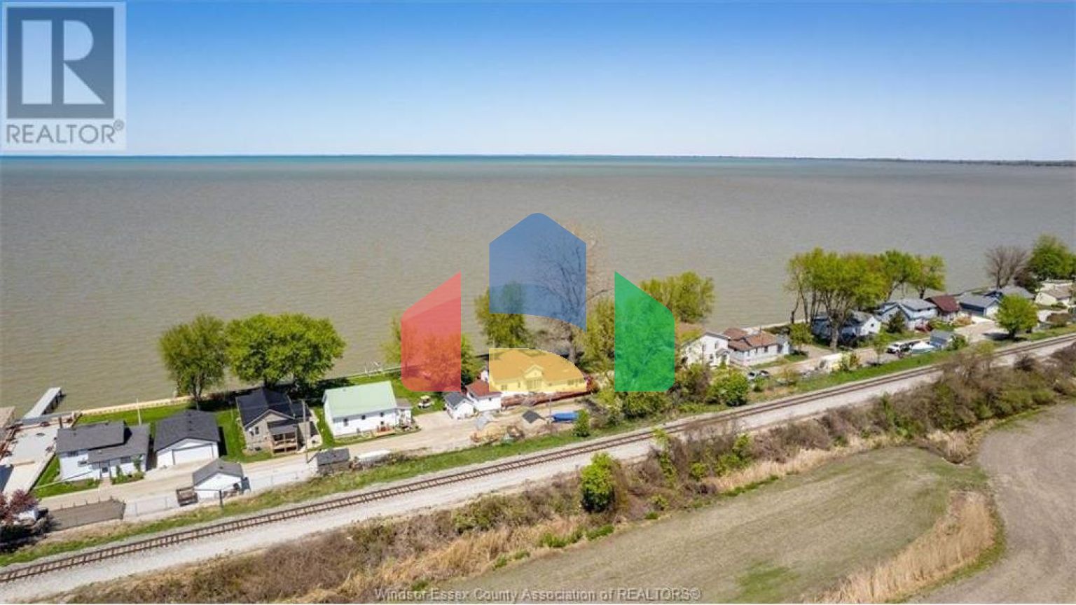 Residential - Single Family Home - Lakeshore, Canada - Canada