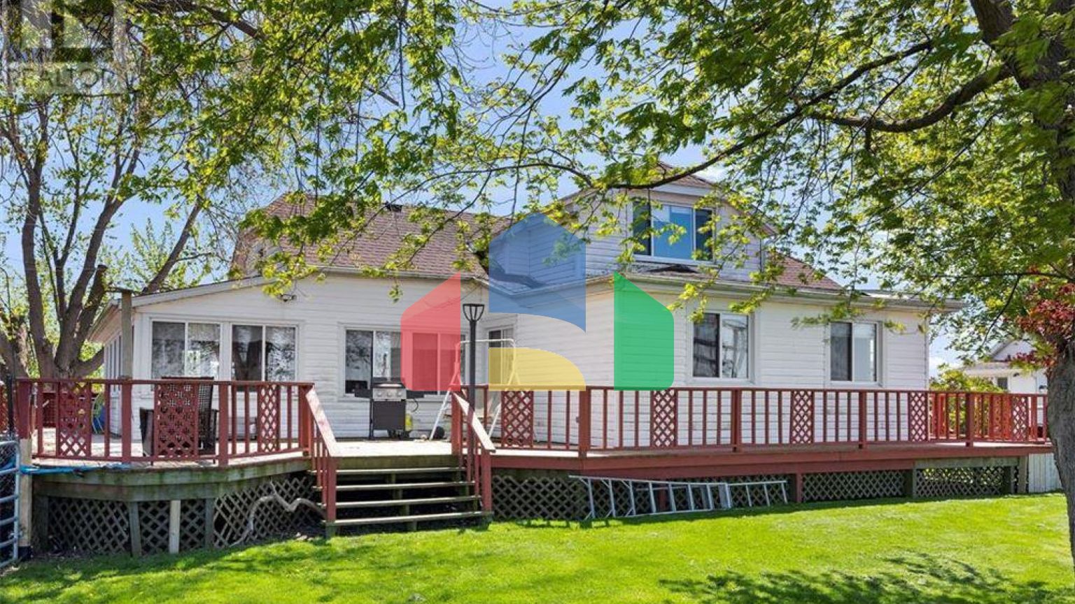 Residential - Single Family Home - Lakeshore, Canada - Canada