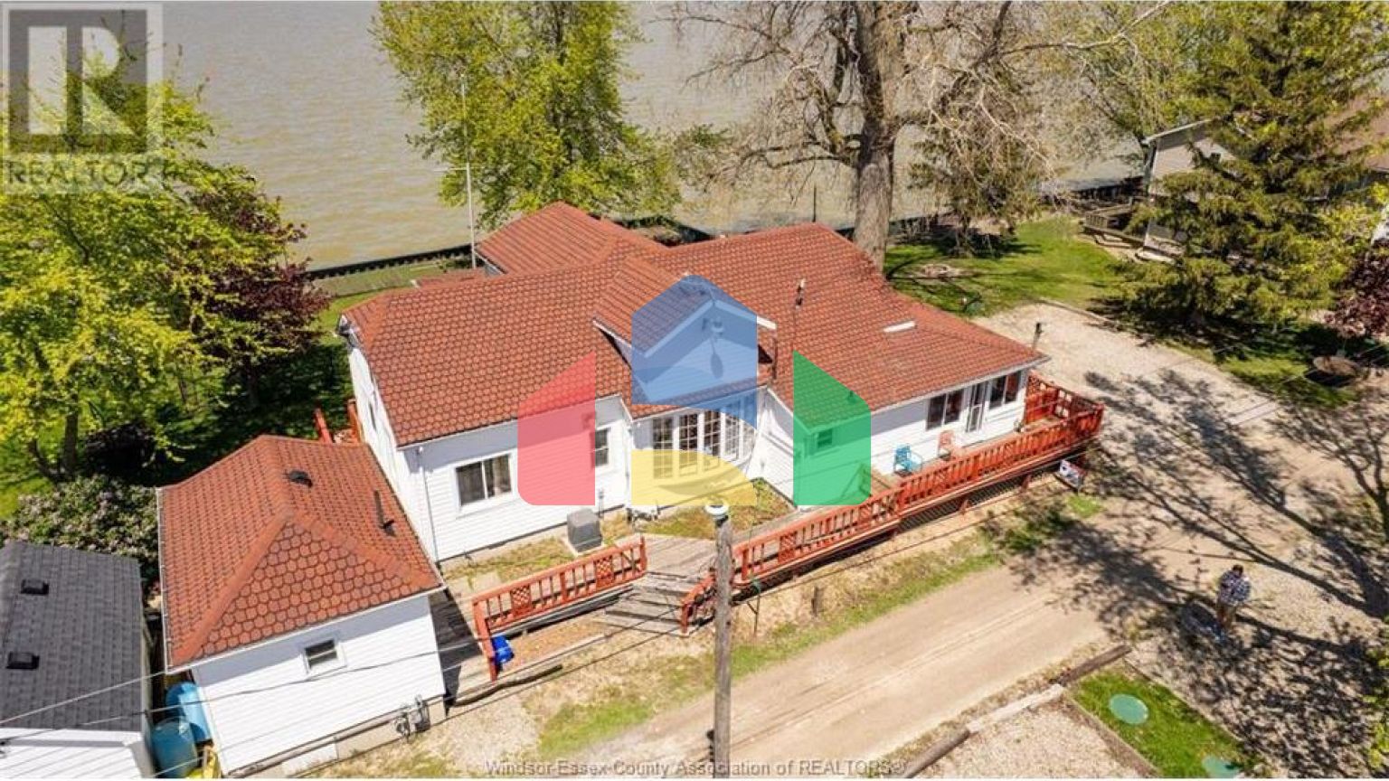 Residential - Single Family Home - Lakeshore, Canada - Canada