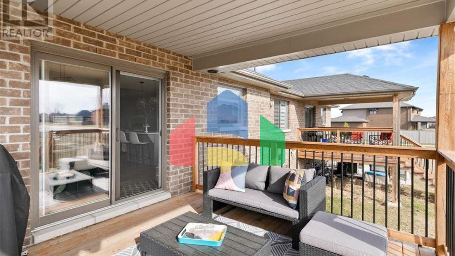 Residential - Single Family Home - Lakeshore, Canada - Canada