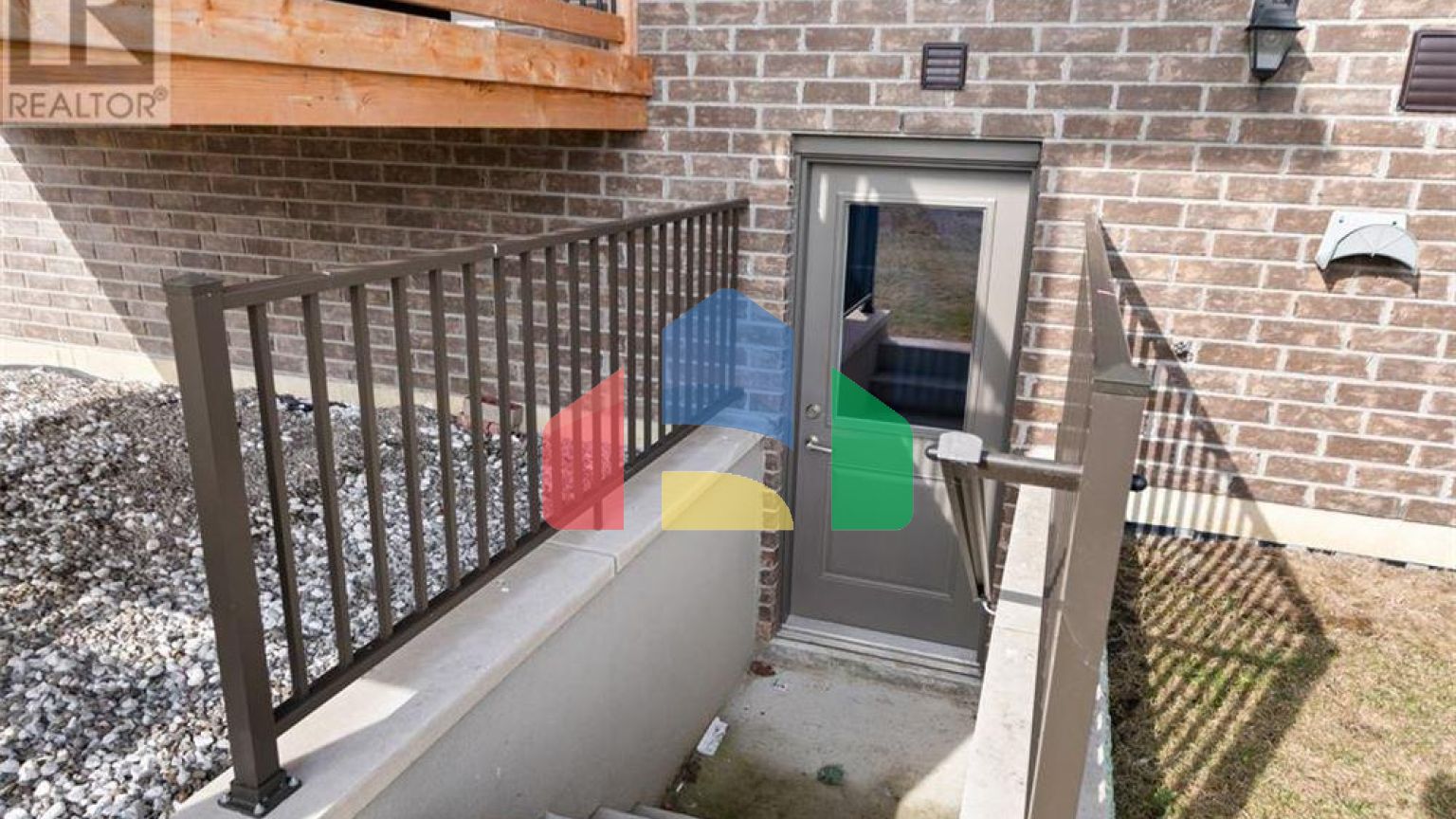 Residential - Single Family Home - Lakeshore, Canada - Canada