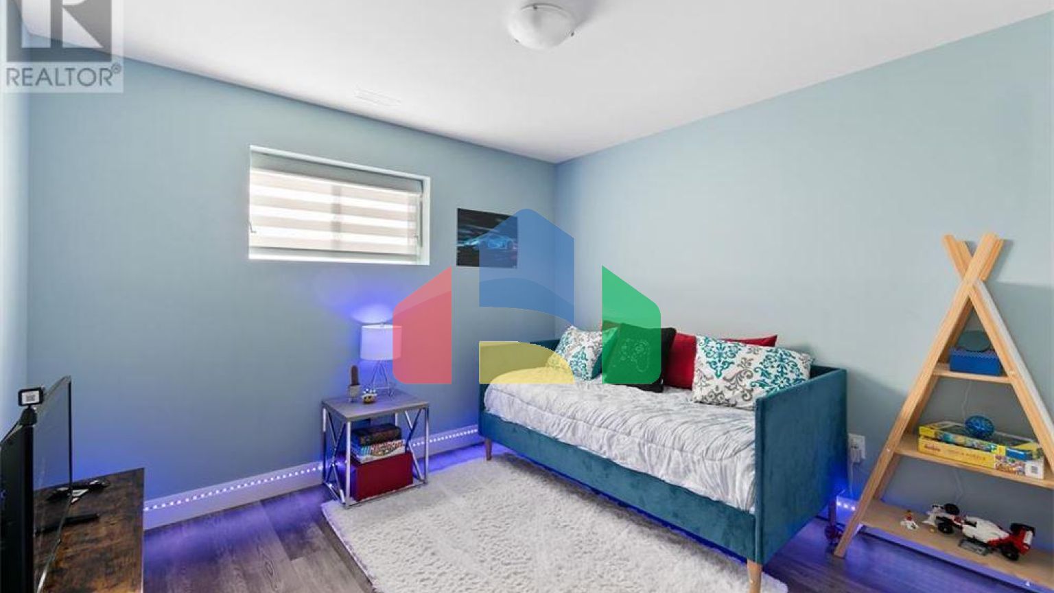 Residential - Single Family Home - Lakeshore, Canada - Canada