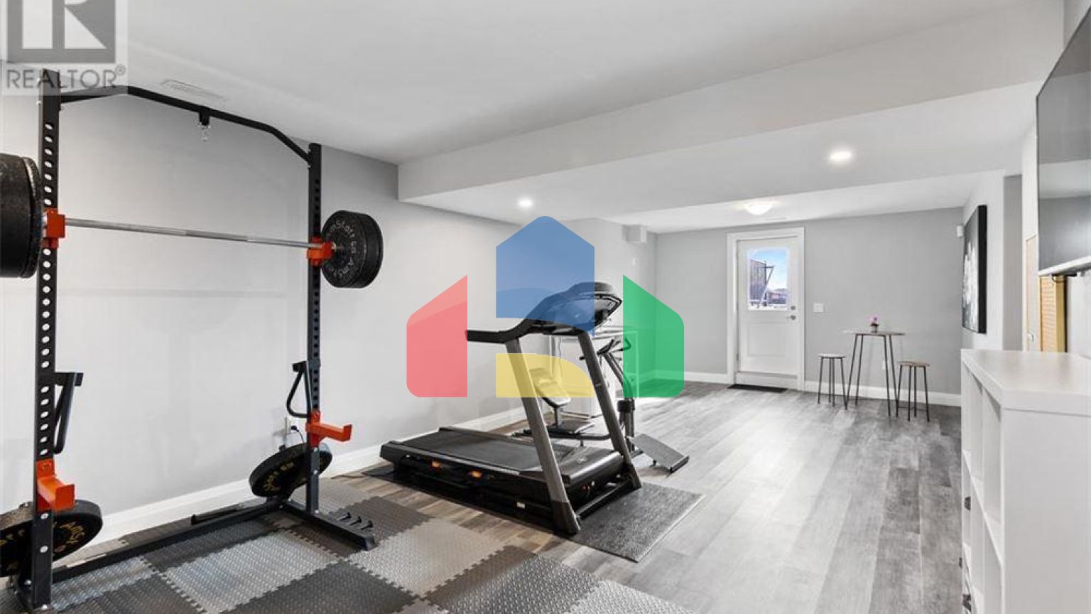 Residential - Single Family Home - Lakeshore, Canada - Canada