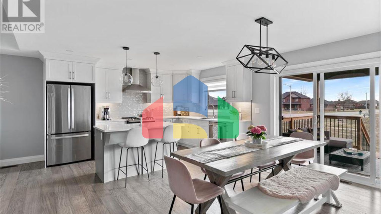 Residential - Single Family Home - Lakeshore, Canada - Canada