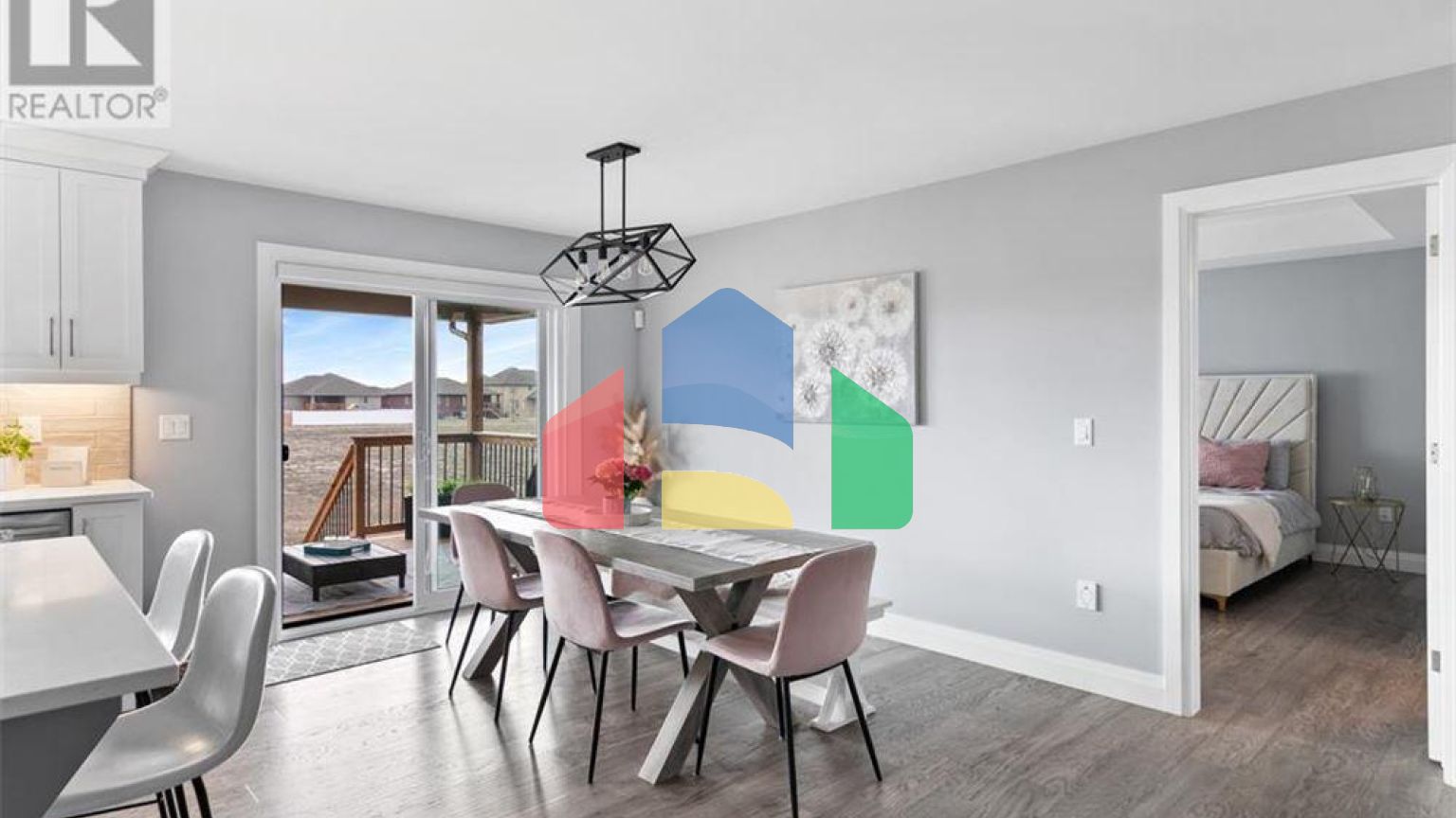 Residential - Single Family Home - Lakeshore, Canada - Canada