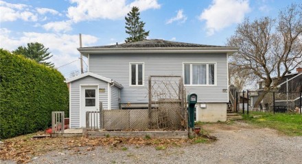 Residential - Duplex - Laurentien (Aéroport), Canada - Canada