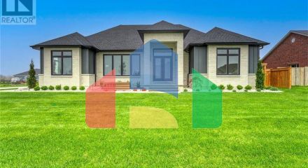 Residential - Single Family Home - Plympton-Wyoming, Canada - Canada