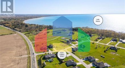 Residential - Single Family Home - Plympton-Wyoming, Canada - Canada